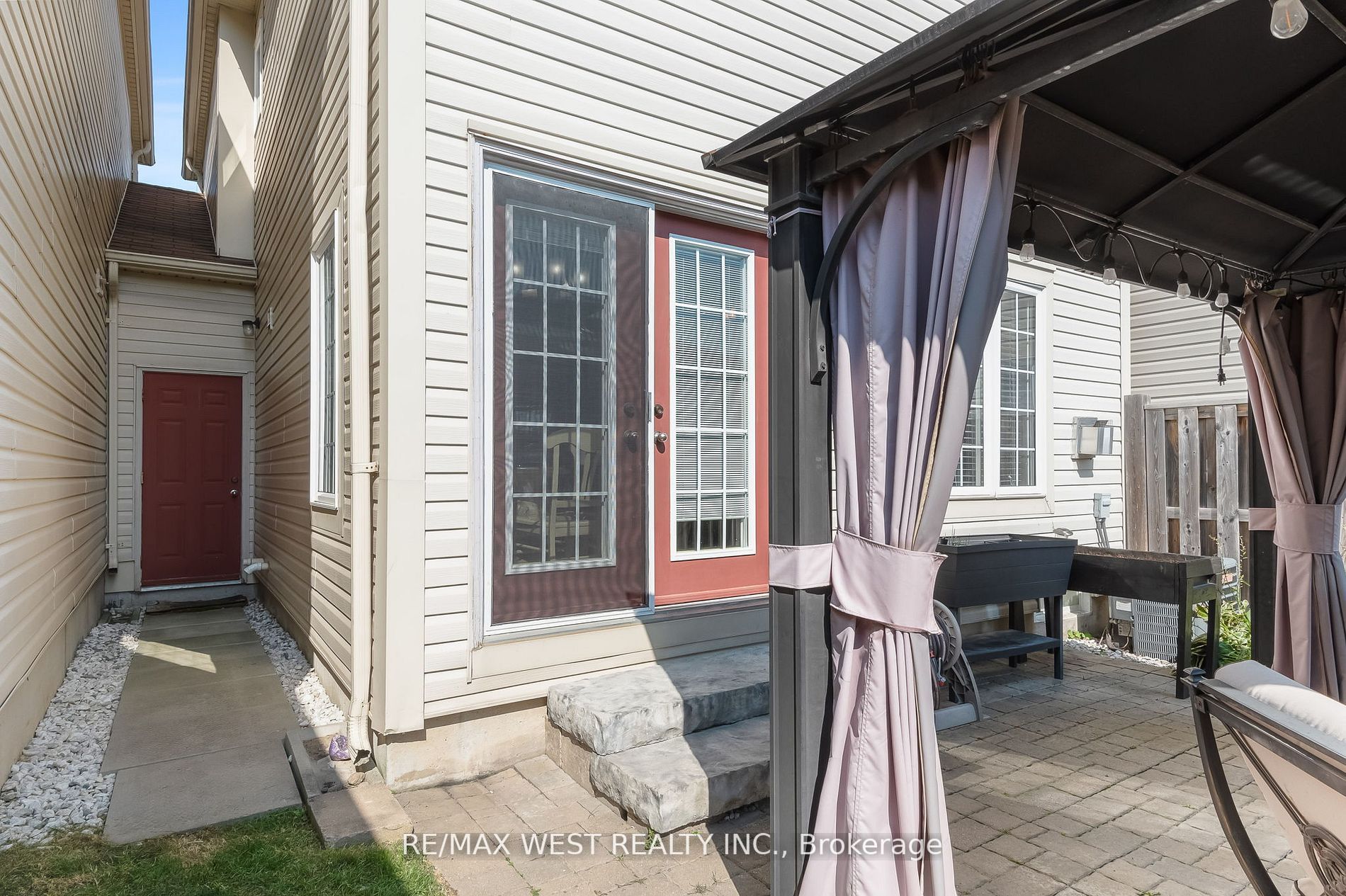100 Bagnell Crescent