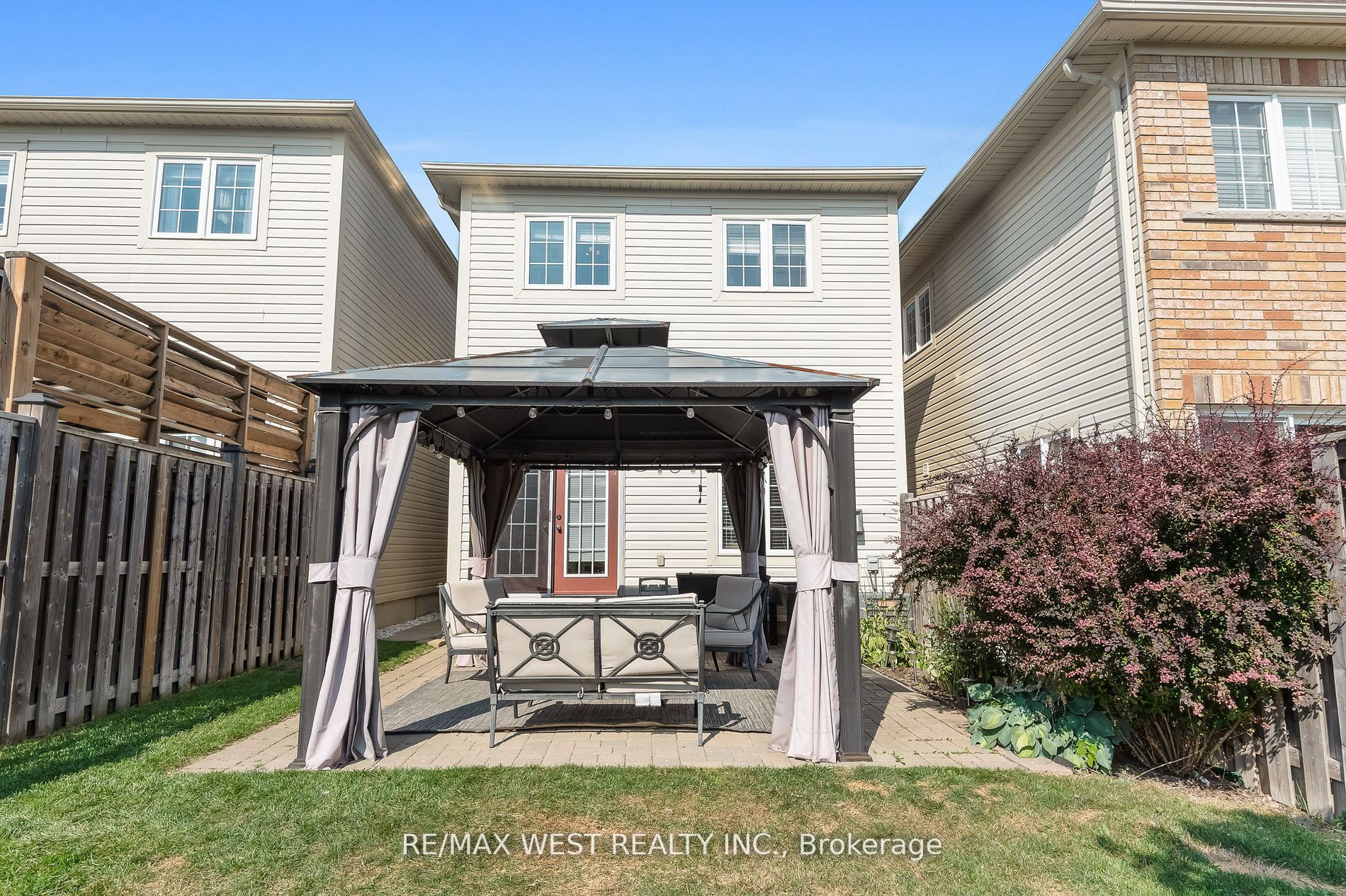 100 Bagnell Crescent