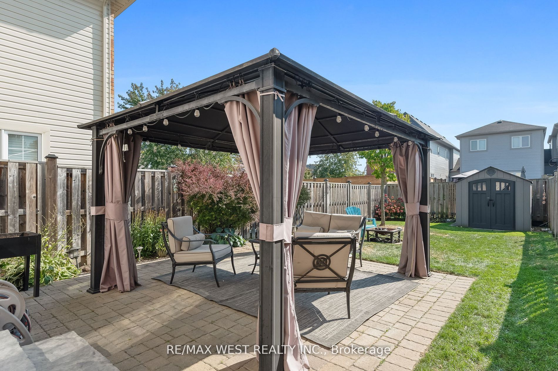 100 Bagnell Crescent