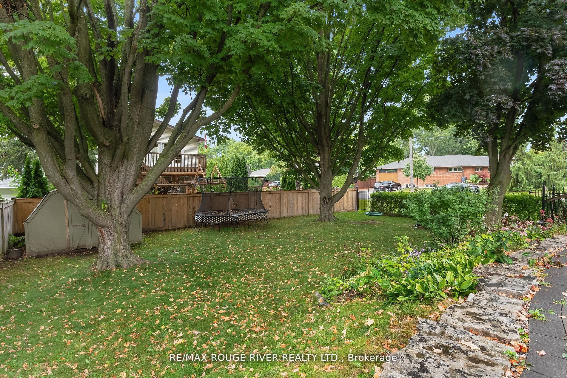 1101 Walnut St W