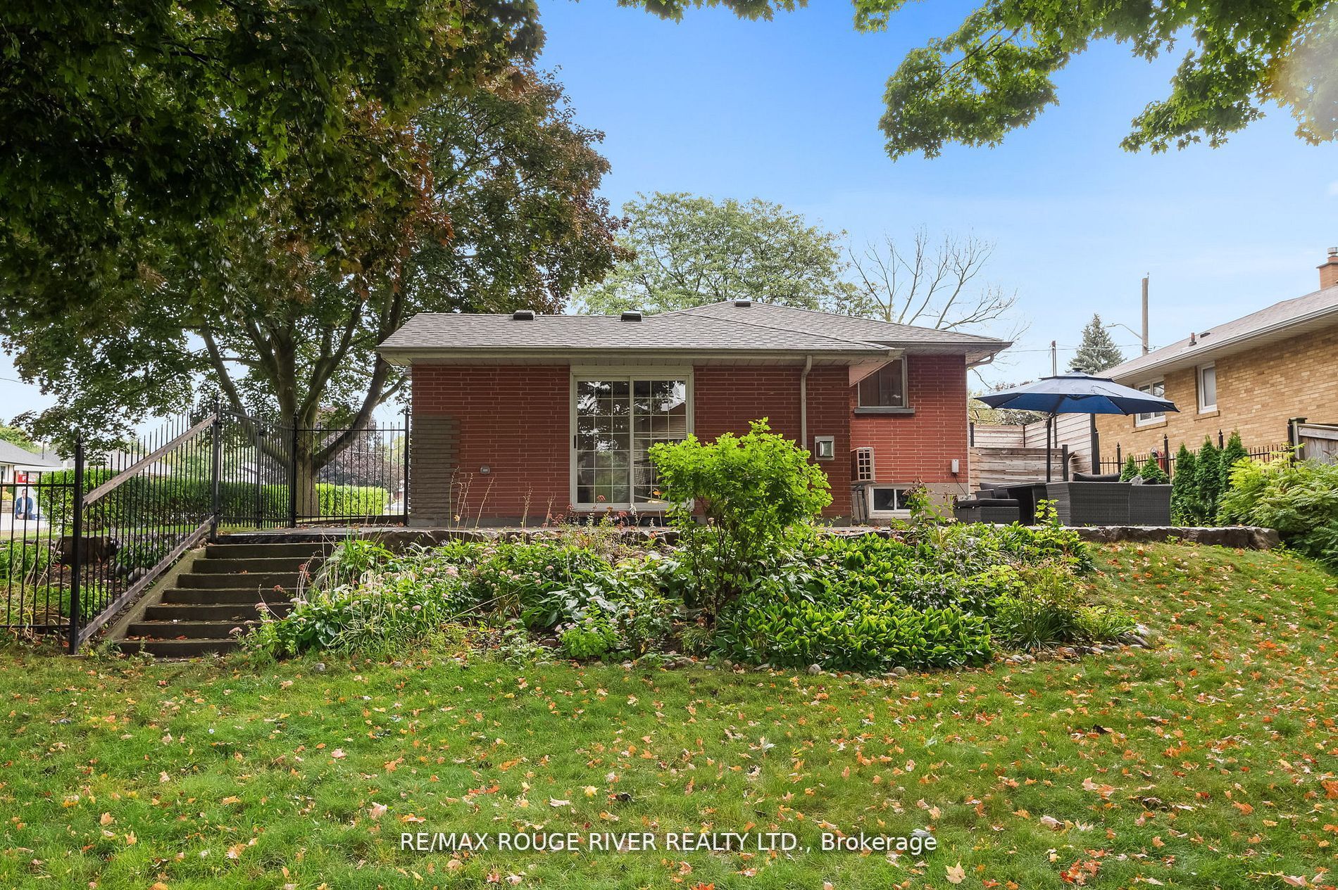 1101 Walnut St W
