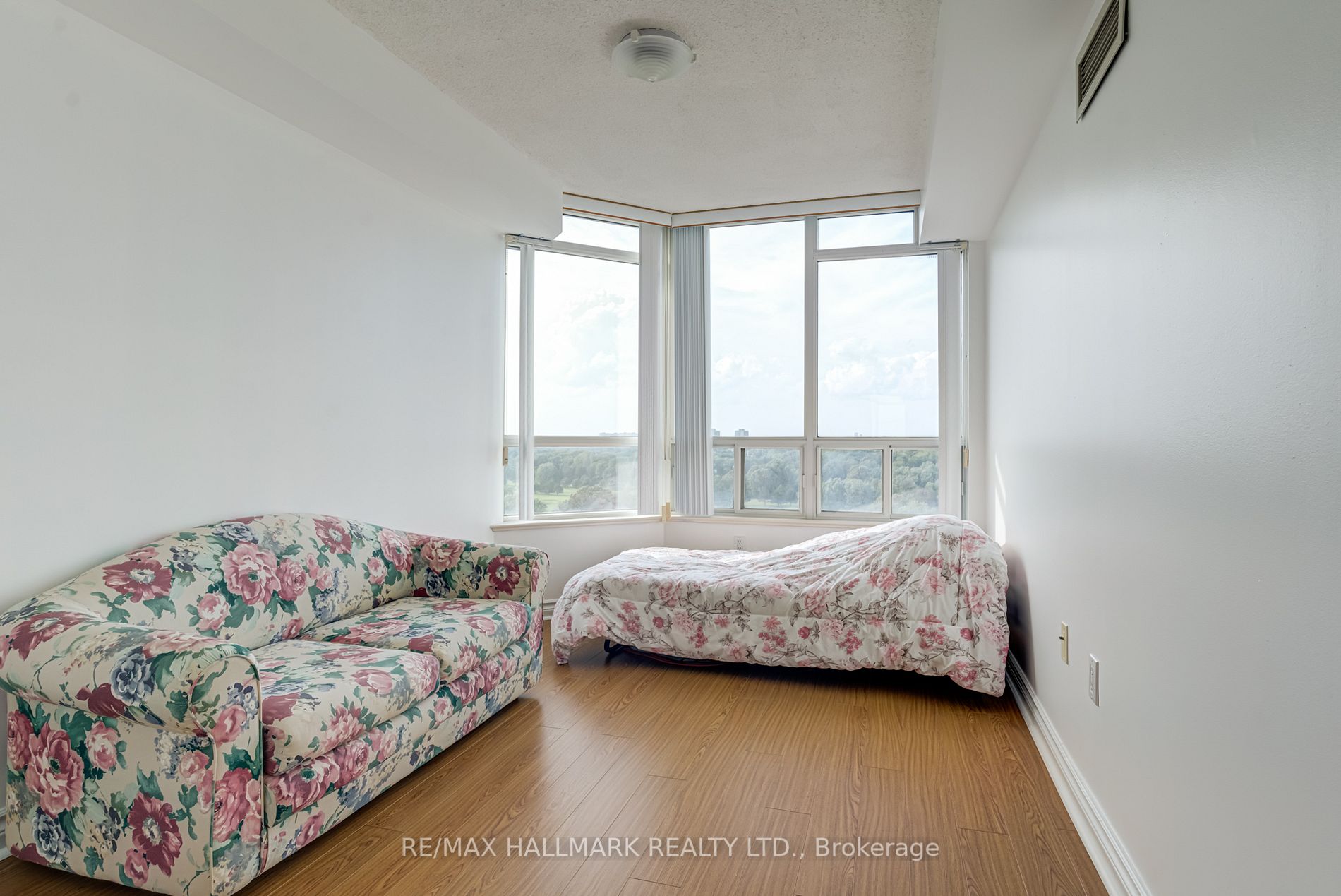 168 Bonis Ave, #1507