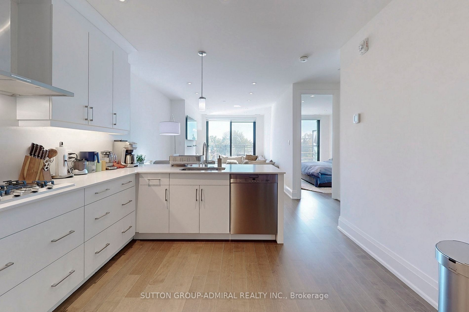 365 Beech Ave, #414