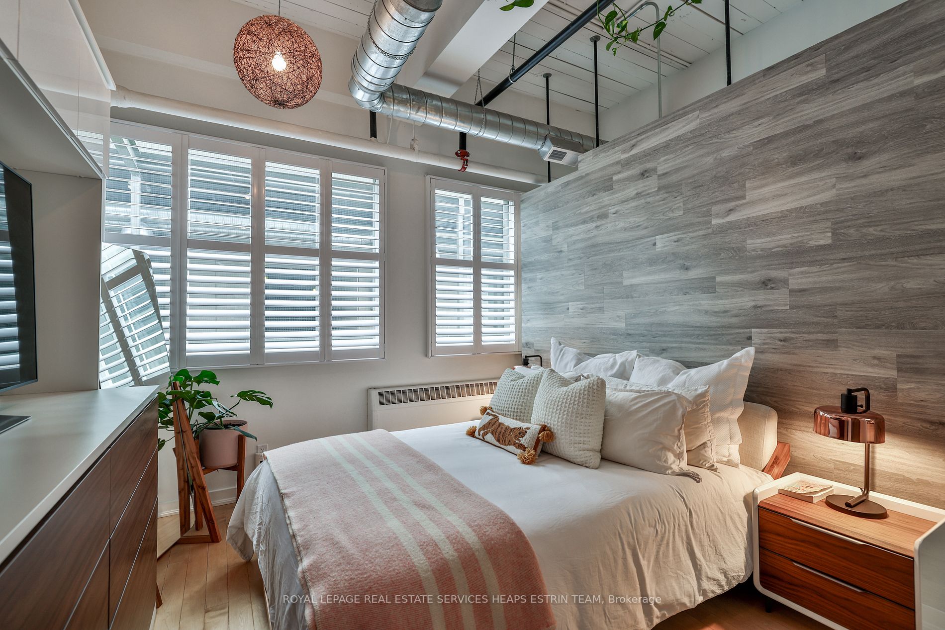 1173 Dundas St E, #237
