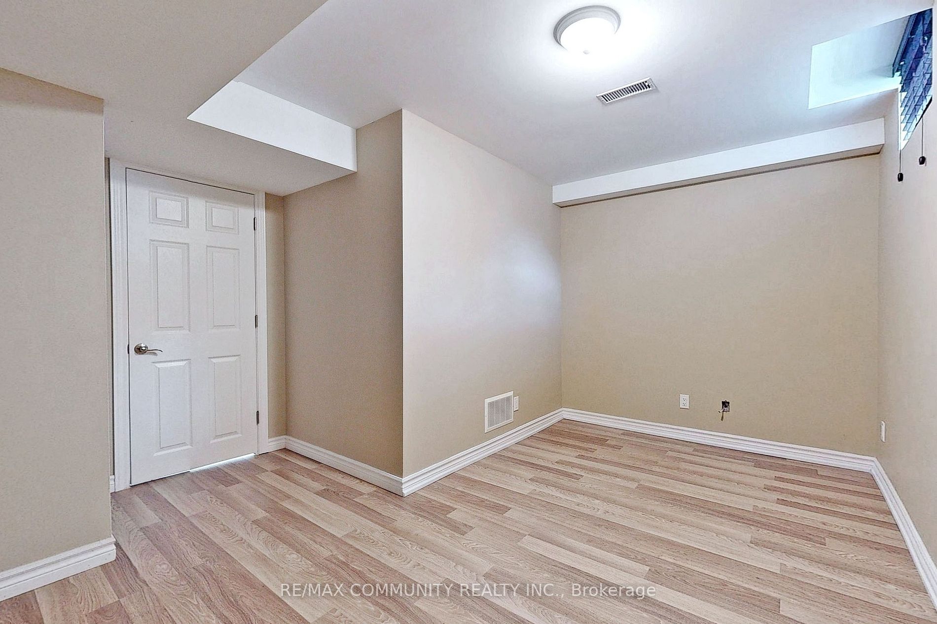 27 Sivyer Crescent