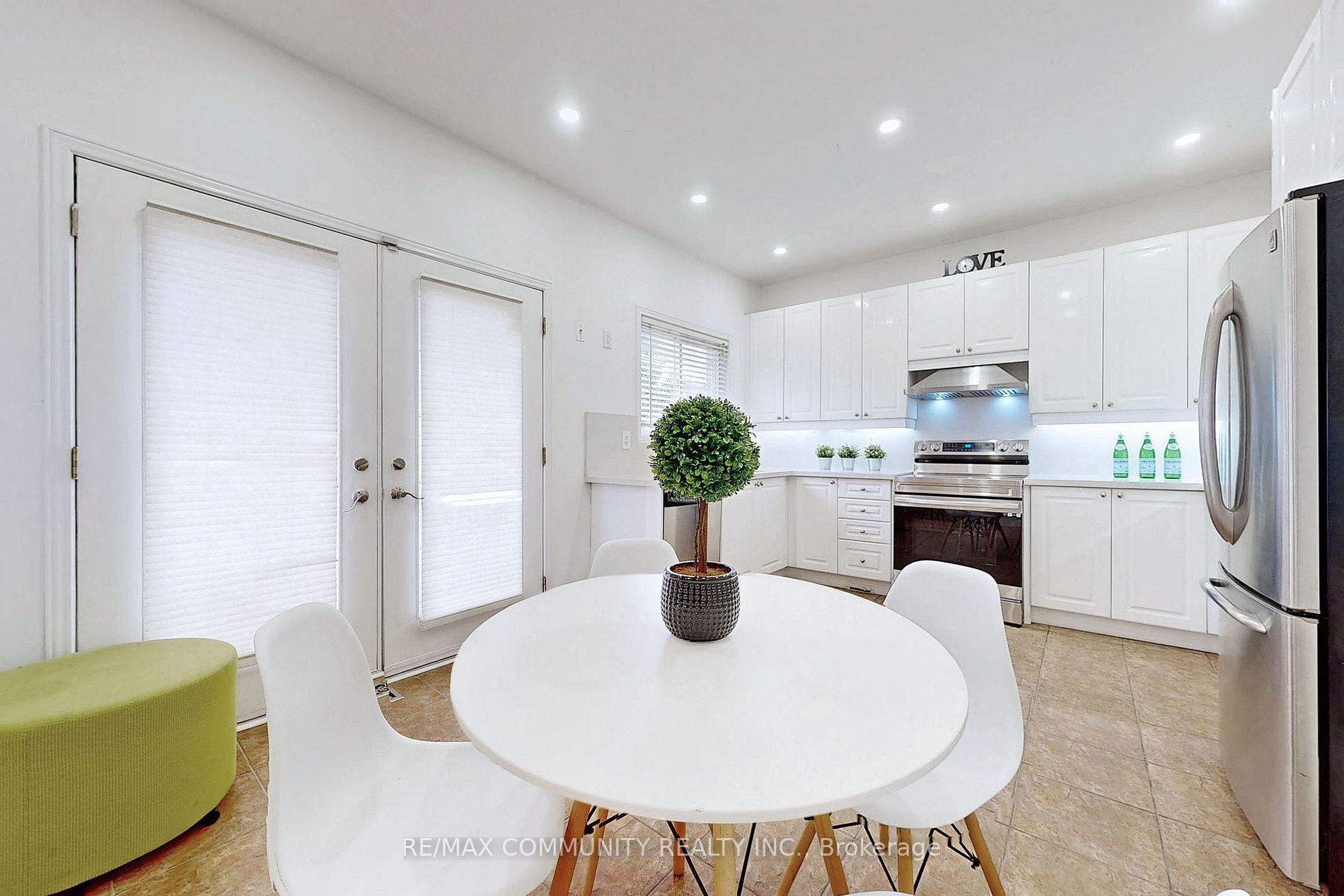 27 Sivyer Crescent