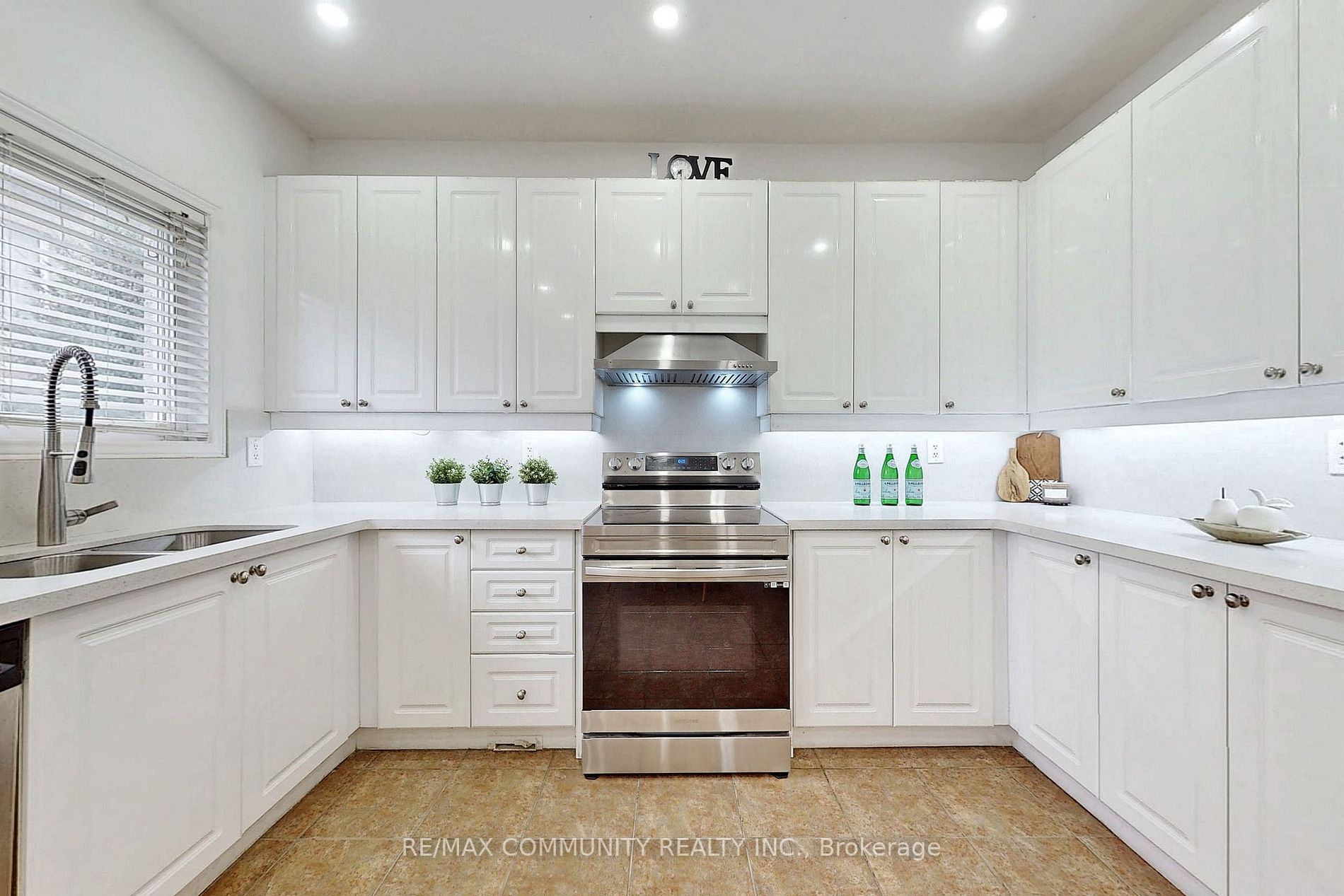 27 Sivyer Crescent