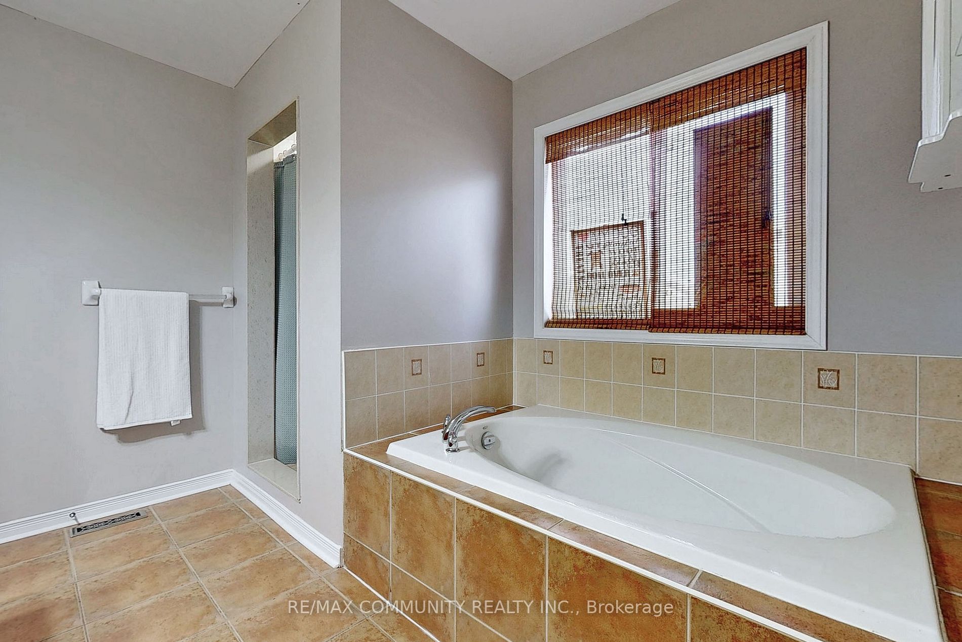 27 Sivyer Crescent