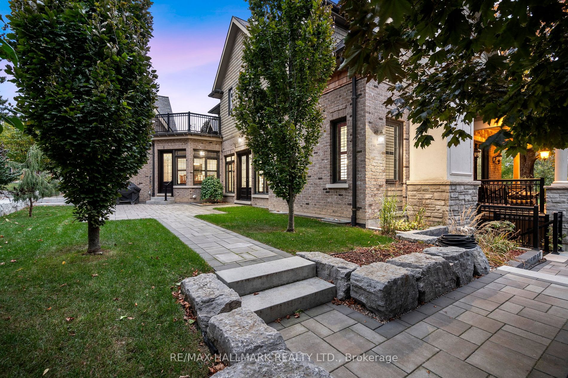 134 Front St E