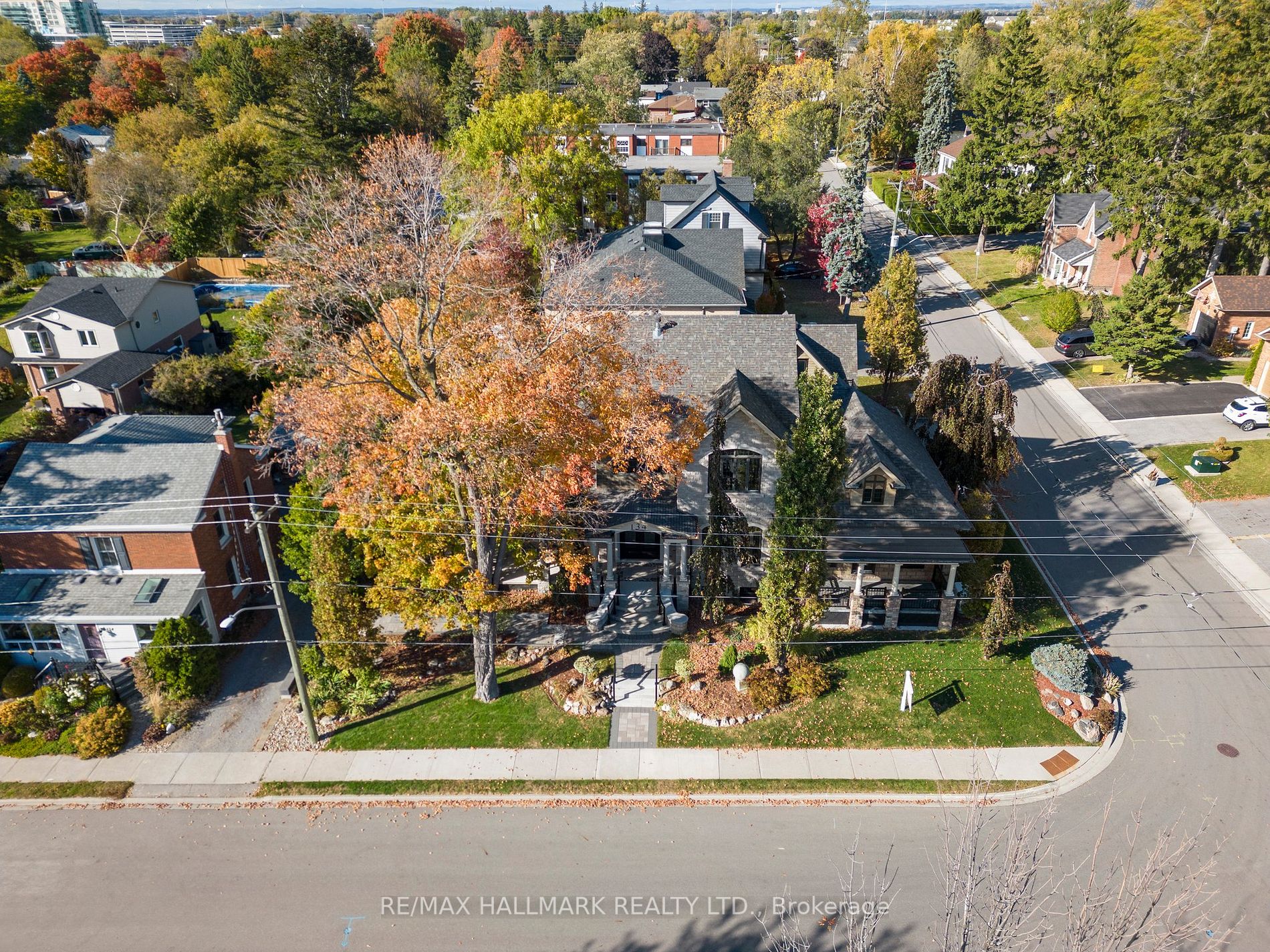 134 Front St E