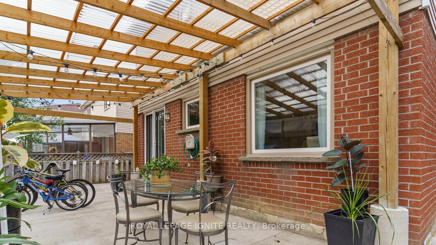 53 Patterson Crescent S