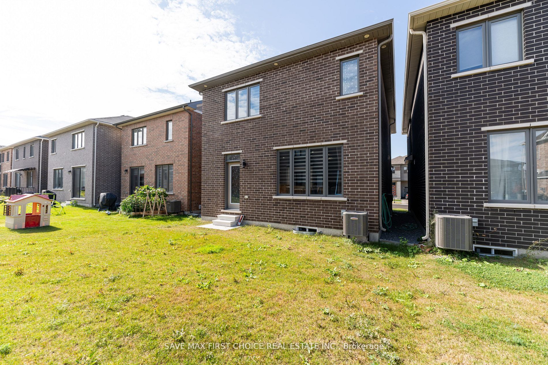 44 Broden Cres