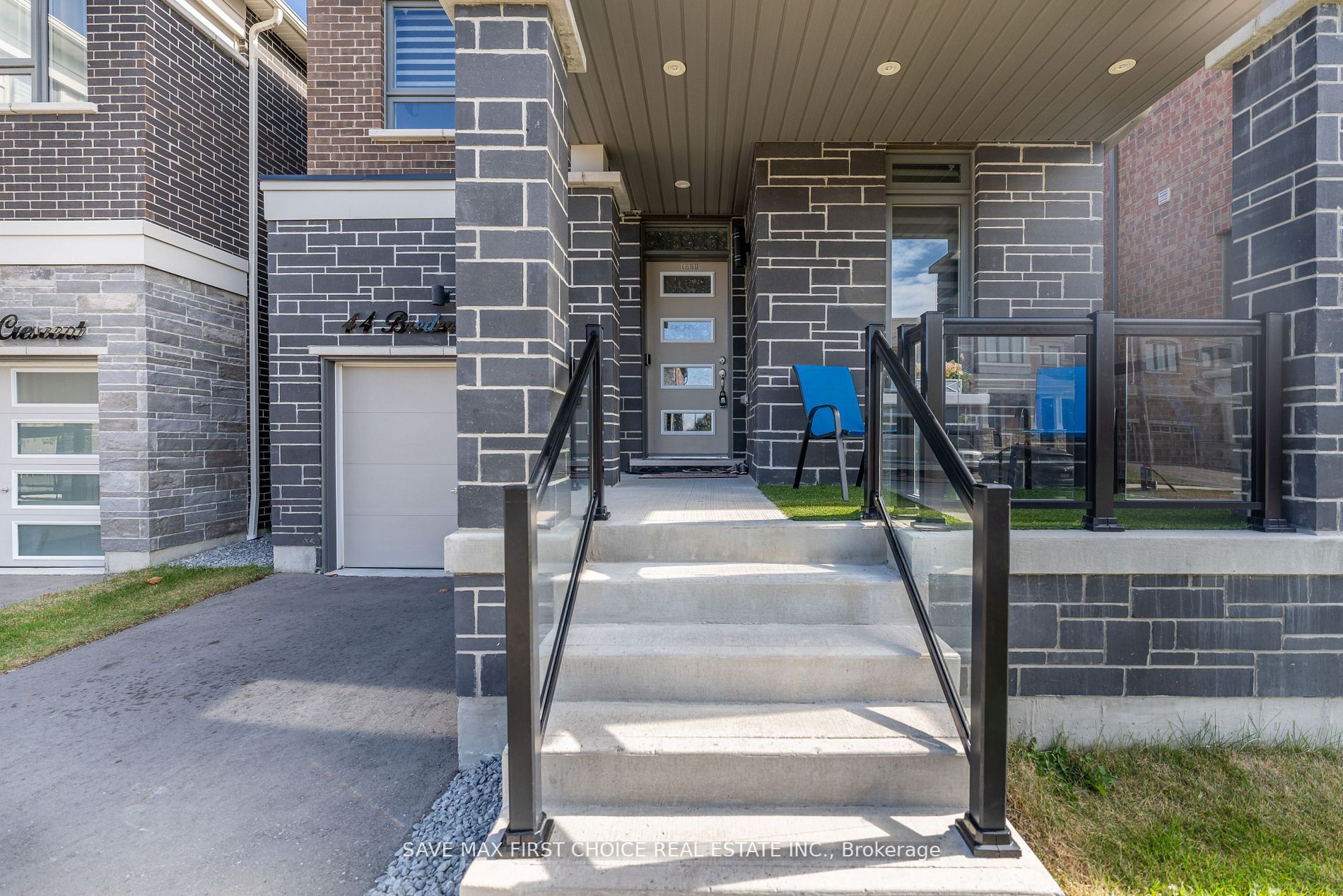 44 Broden Cres