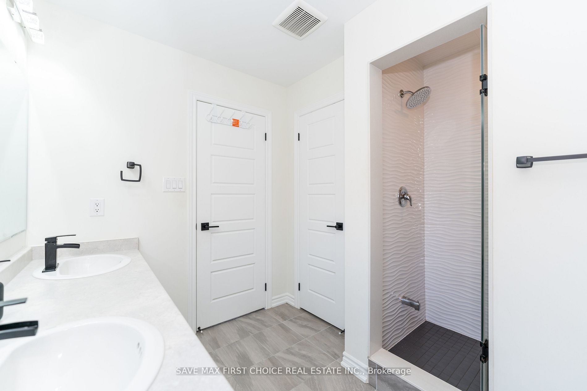 44 Broden Cres