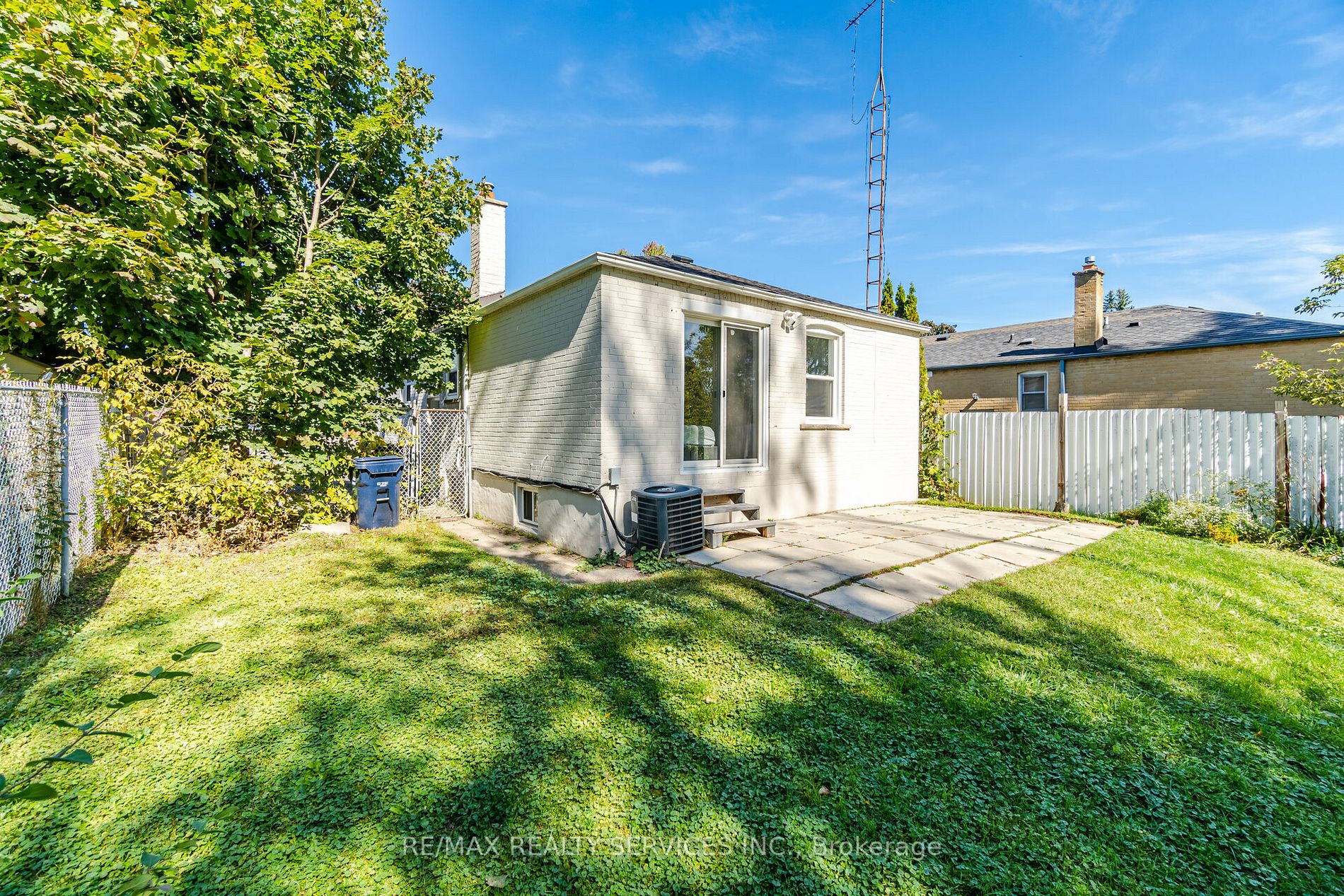 89 Darlingside Dr