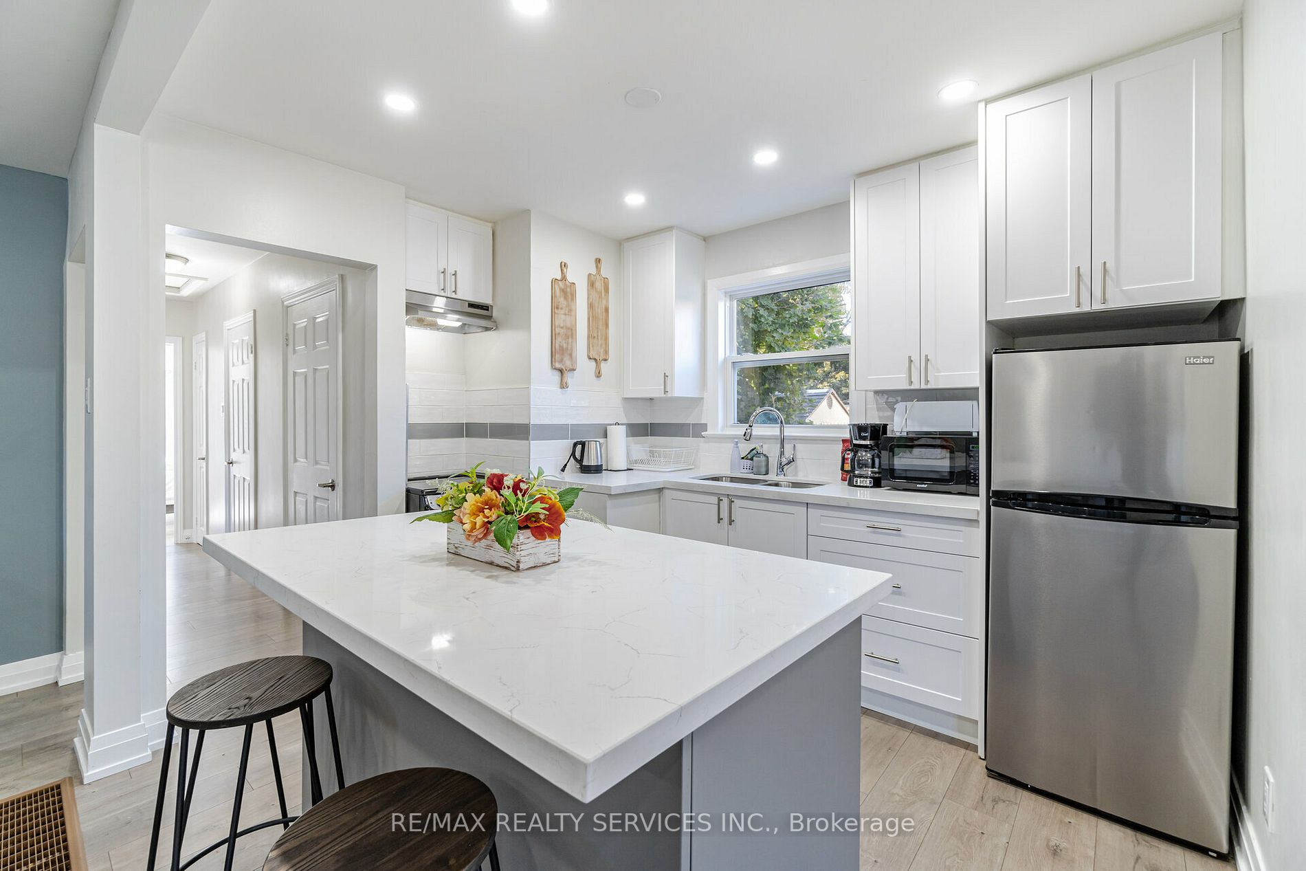 89 Darlingside Dr