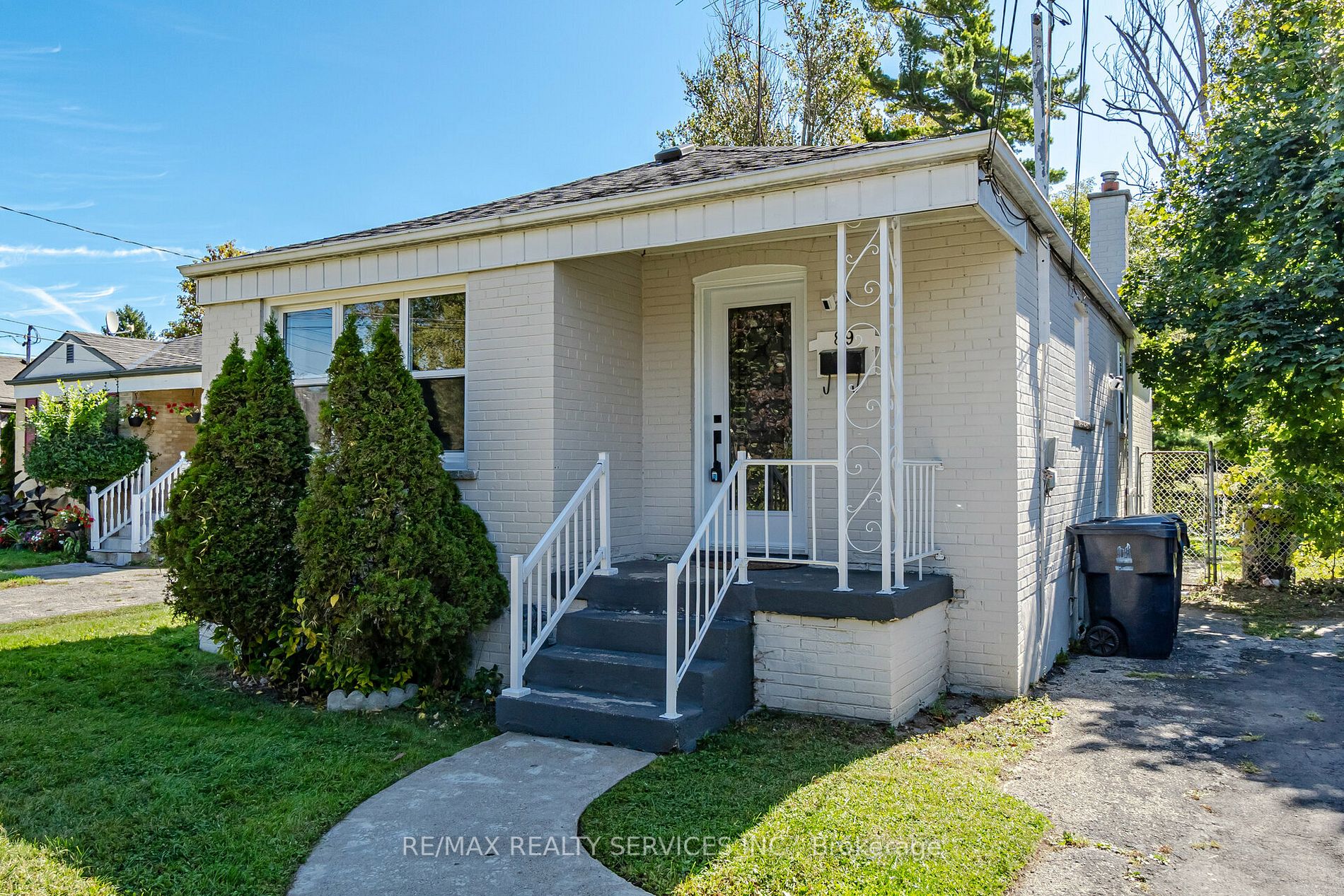 89 Darlingside Dr