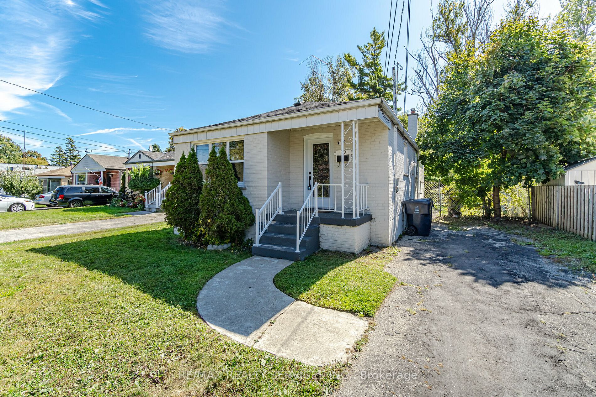 89 Darlingside Dr