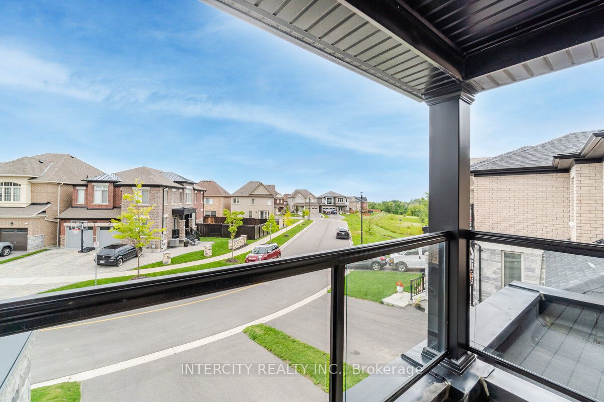 1035 Kingpeak Cres