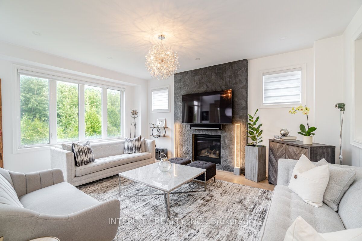 1035 Kingpeak Cres