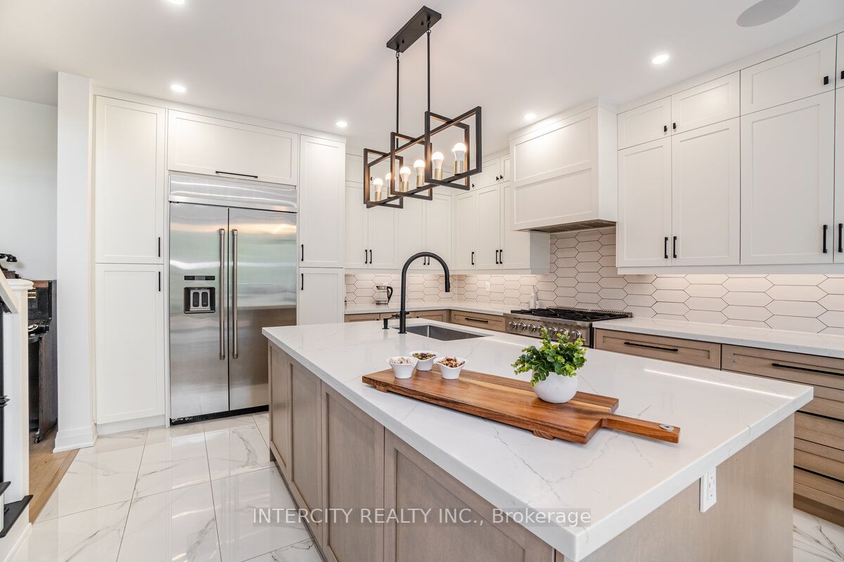 1035 Kingpeak Cres