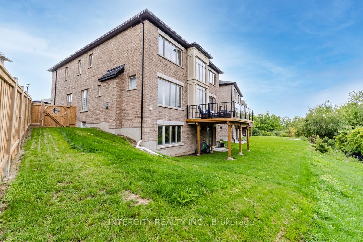 1035 Kingpeak Cres