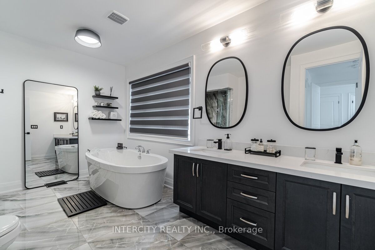 1035 Kingpeak Cres