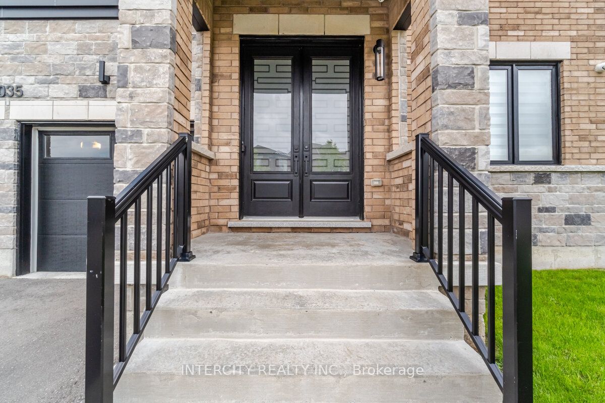 1035 Kingpeak Cres