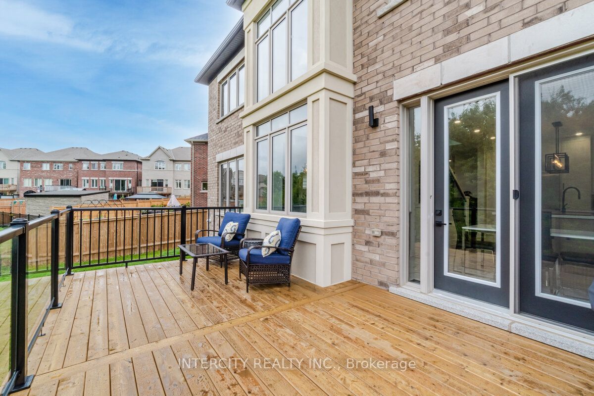 1035 Kingpeak Cres