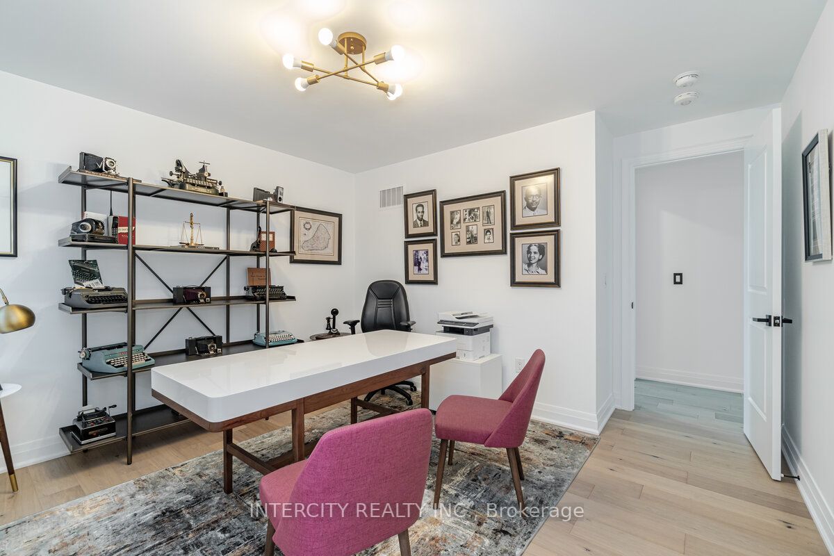 1035 Kingpeak Cres