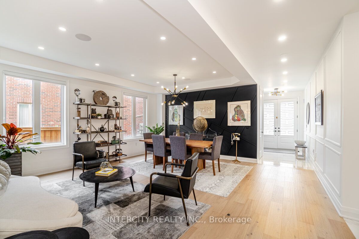 1035 Kingpeak Cres