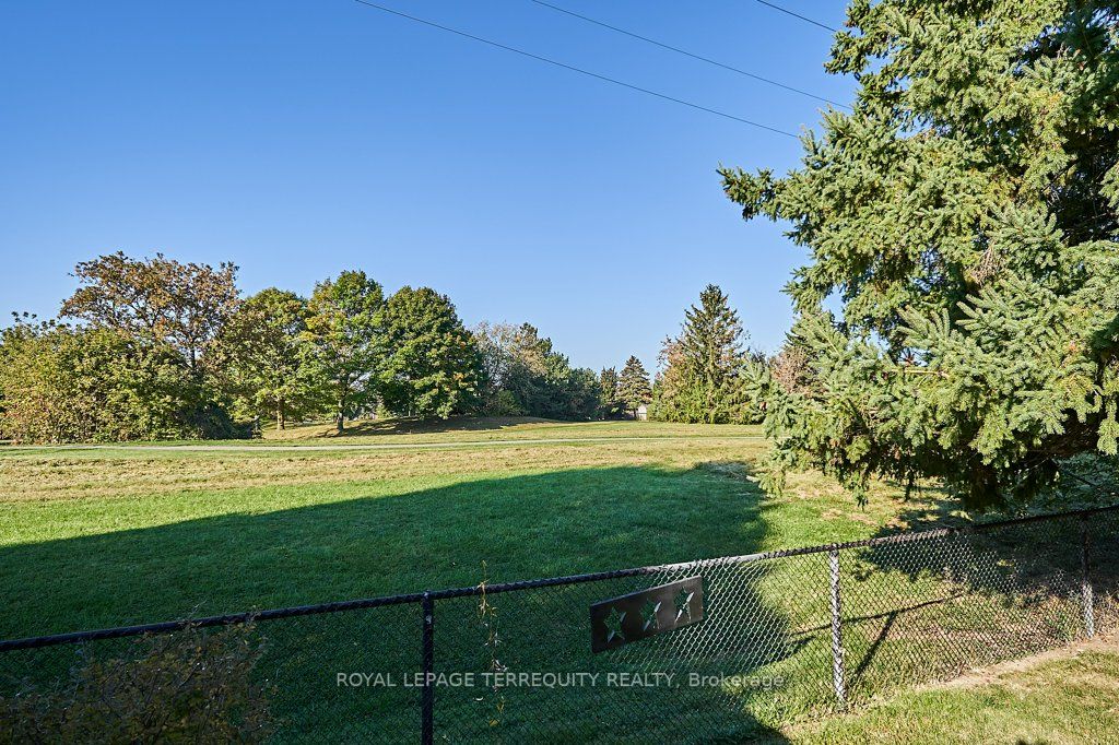 8 Erickson Dr