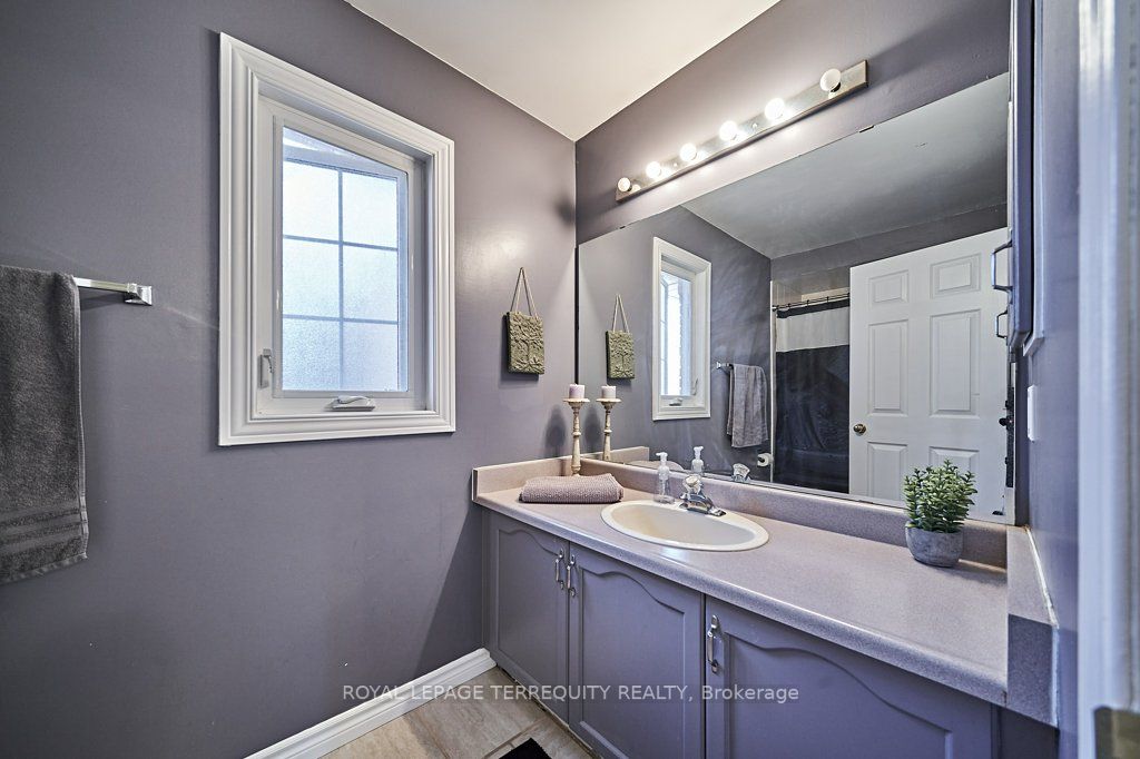 8 Erickson Dr