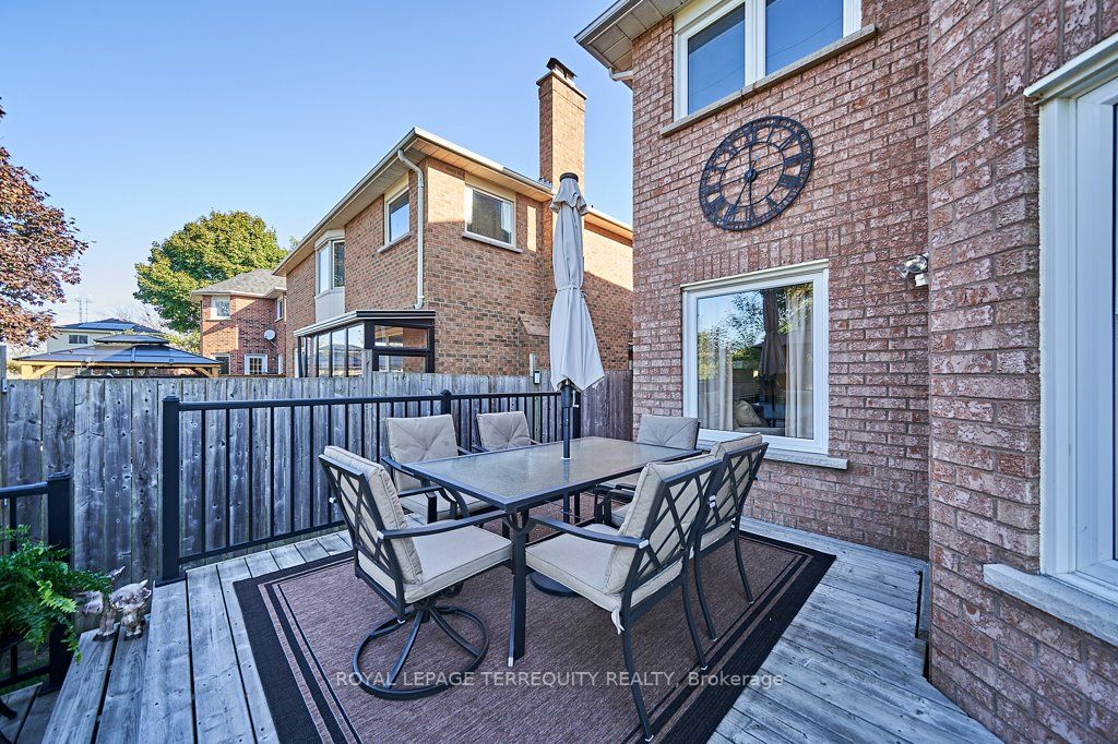 8 Erickson Dr