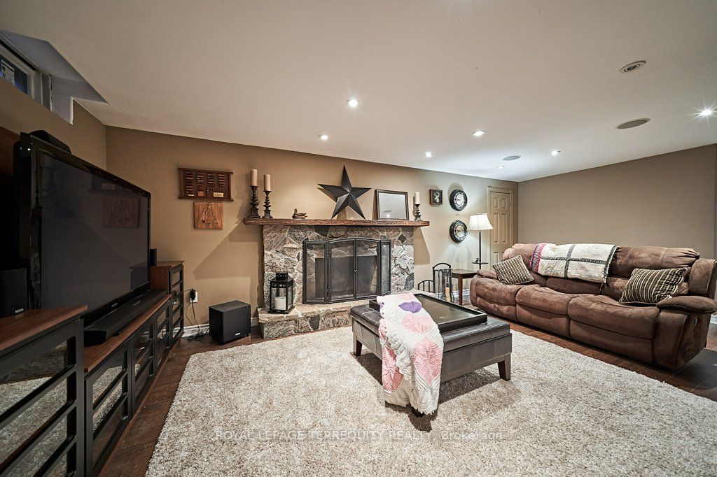8 Erickson Dr