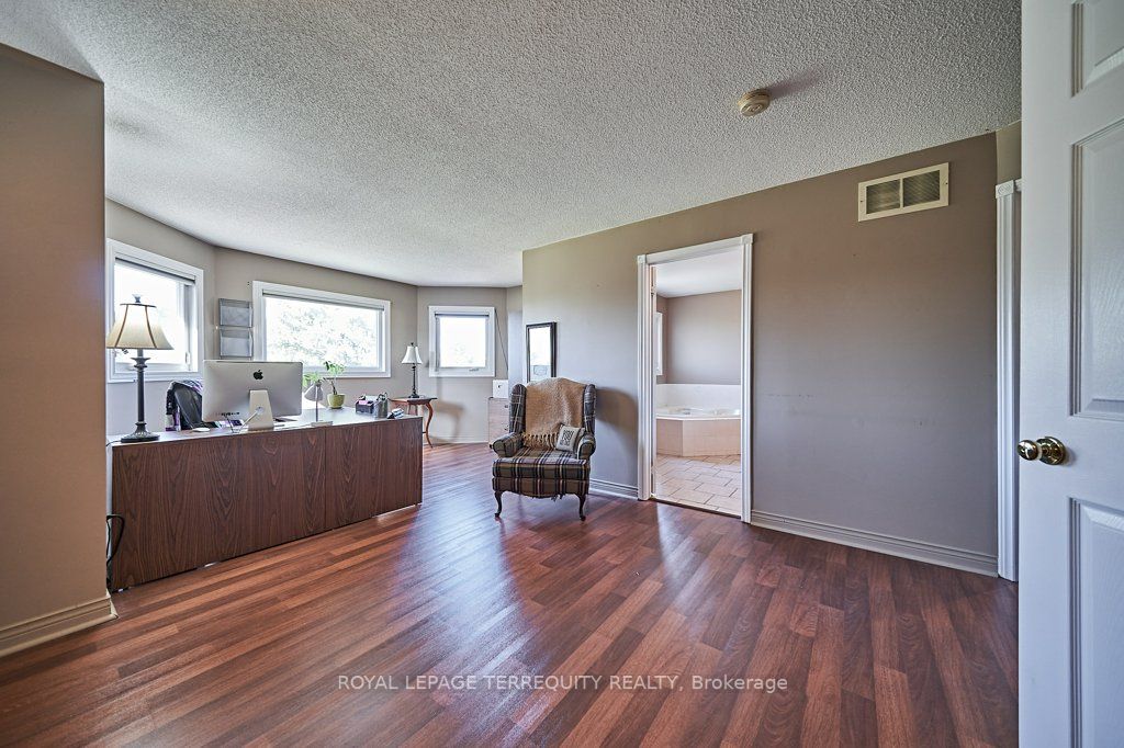 8 Erickson Dr