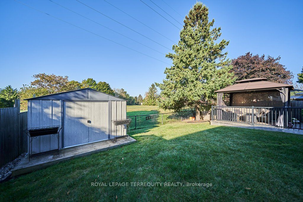 8 Erickson Dr