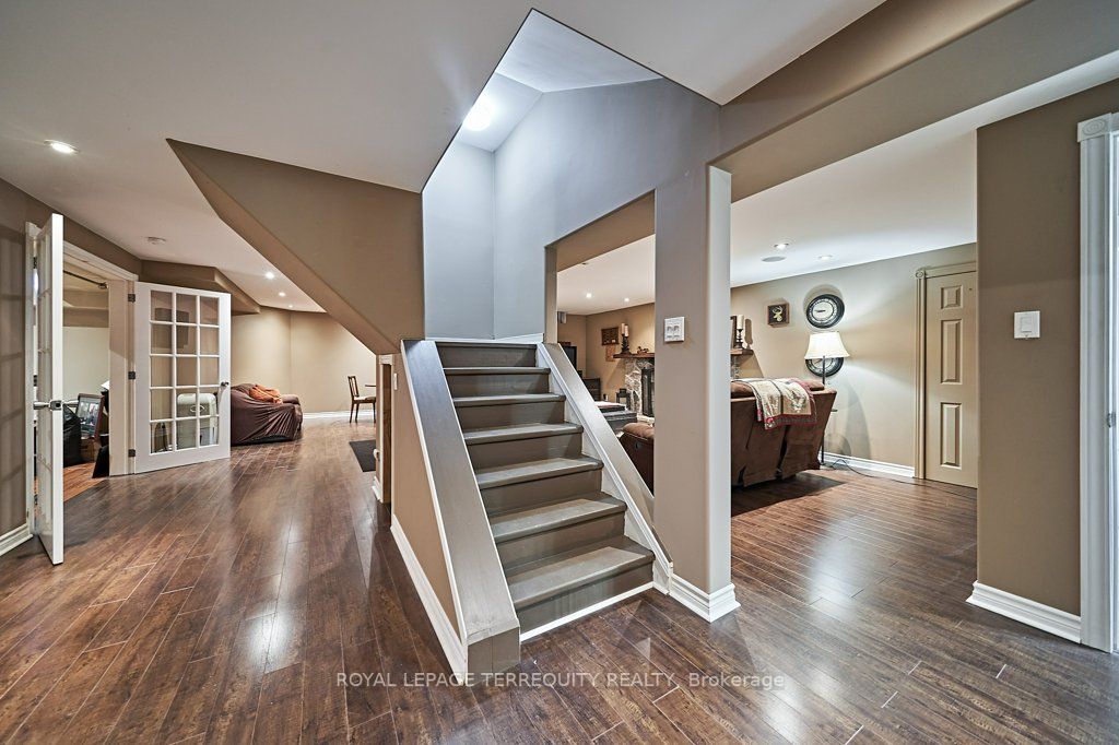 8 Erickson Dr