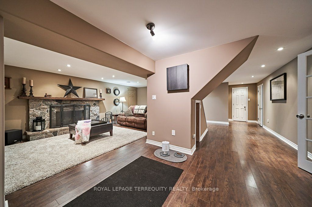 8 Erickson Dr