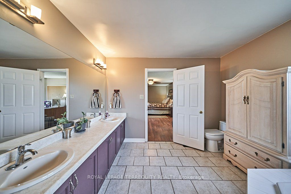 8 Erickson Dr