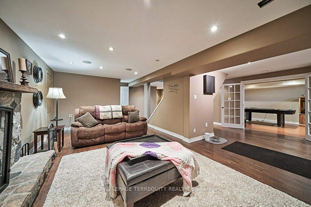 8 Erickson Dr