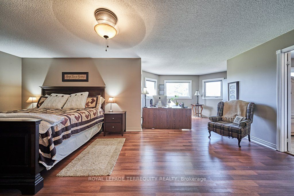 8 Erickson Dr