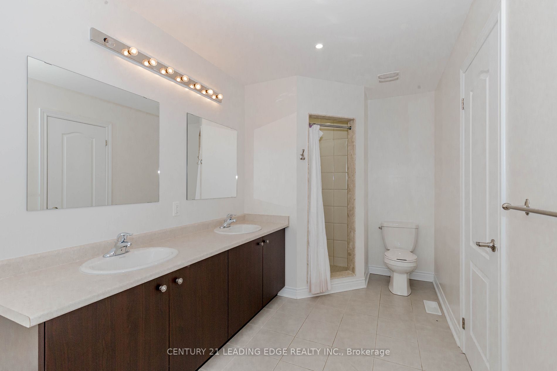 25 Keith-Wright Cres