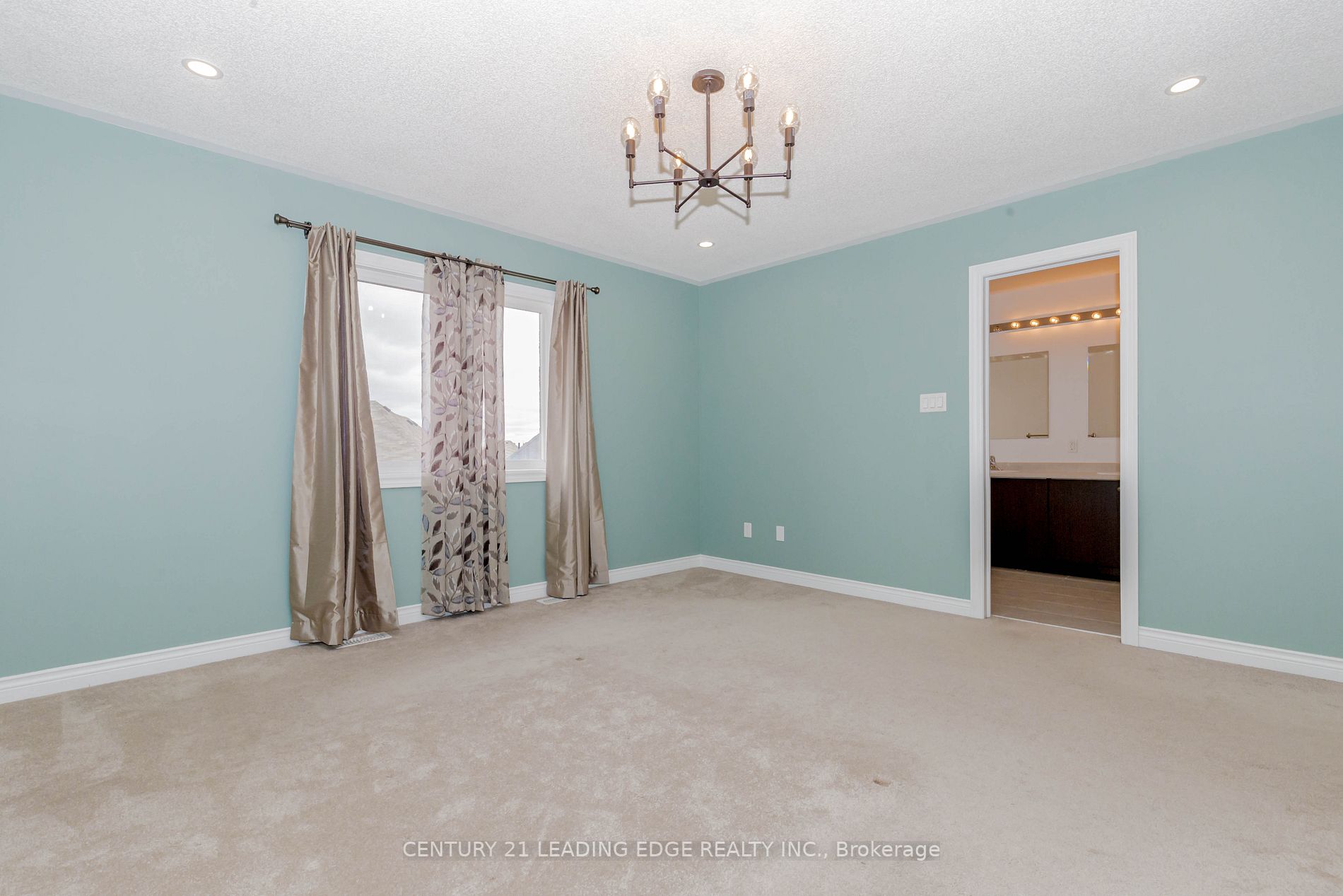 25 Keith-Wright Cres