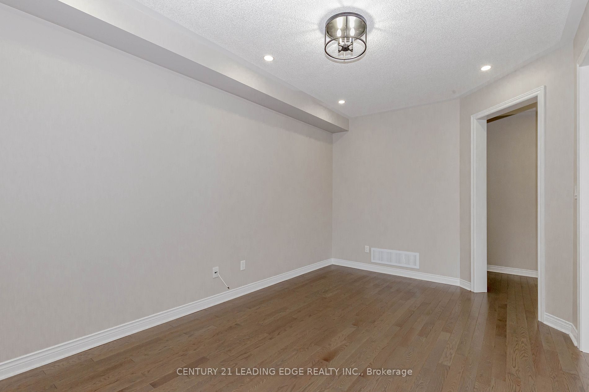 25 Keith-Wright Cres