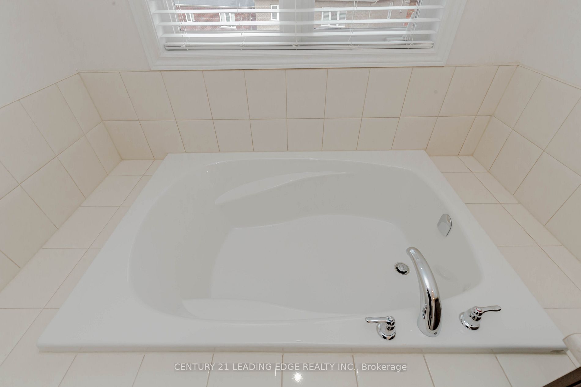 25 Keith-Wright Cres