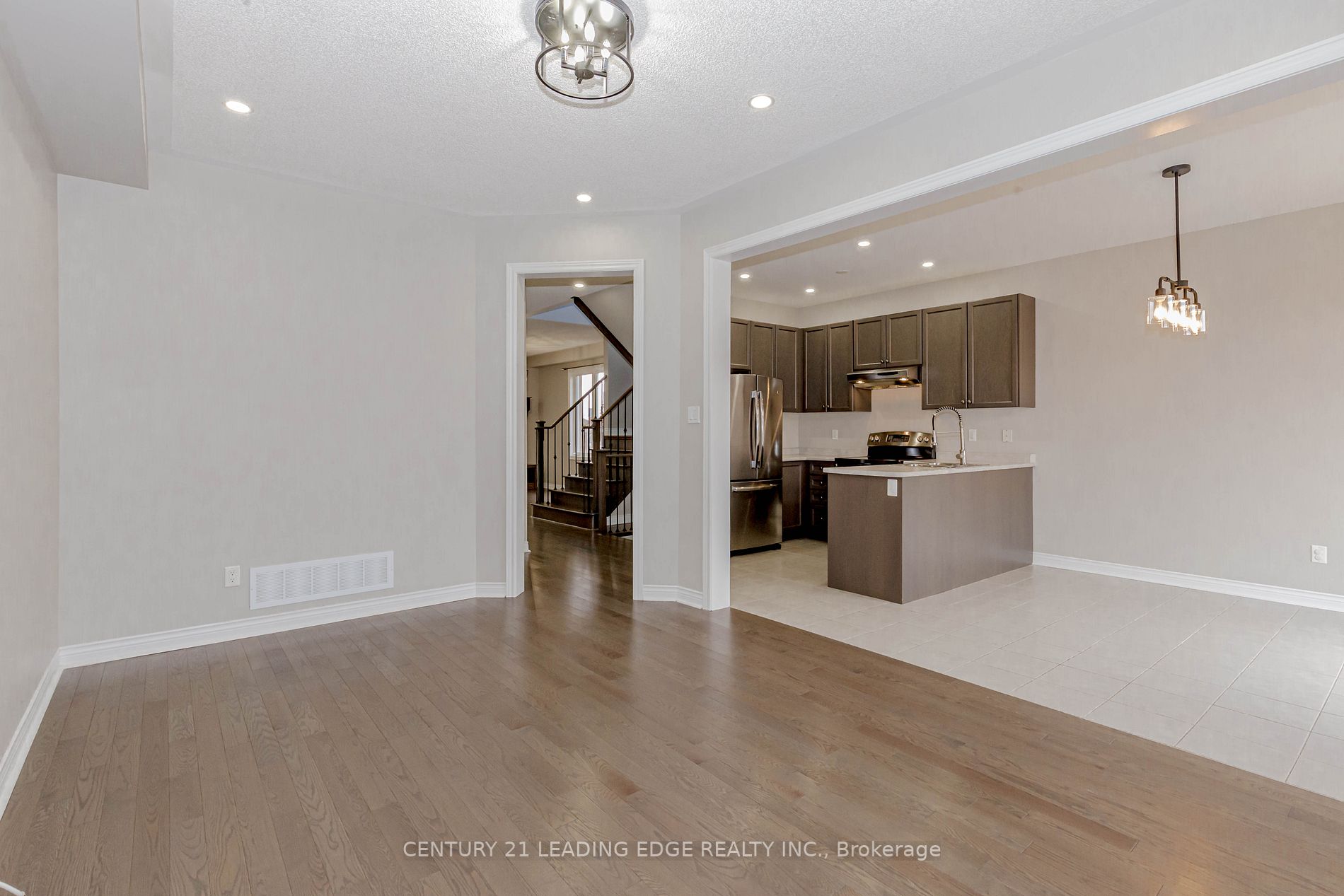 25 Keith-Wright Cres