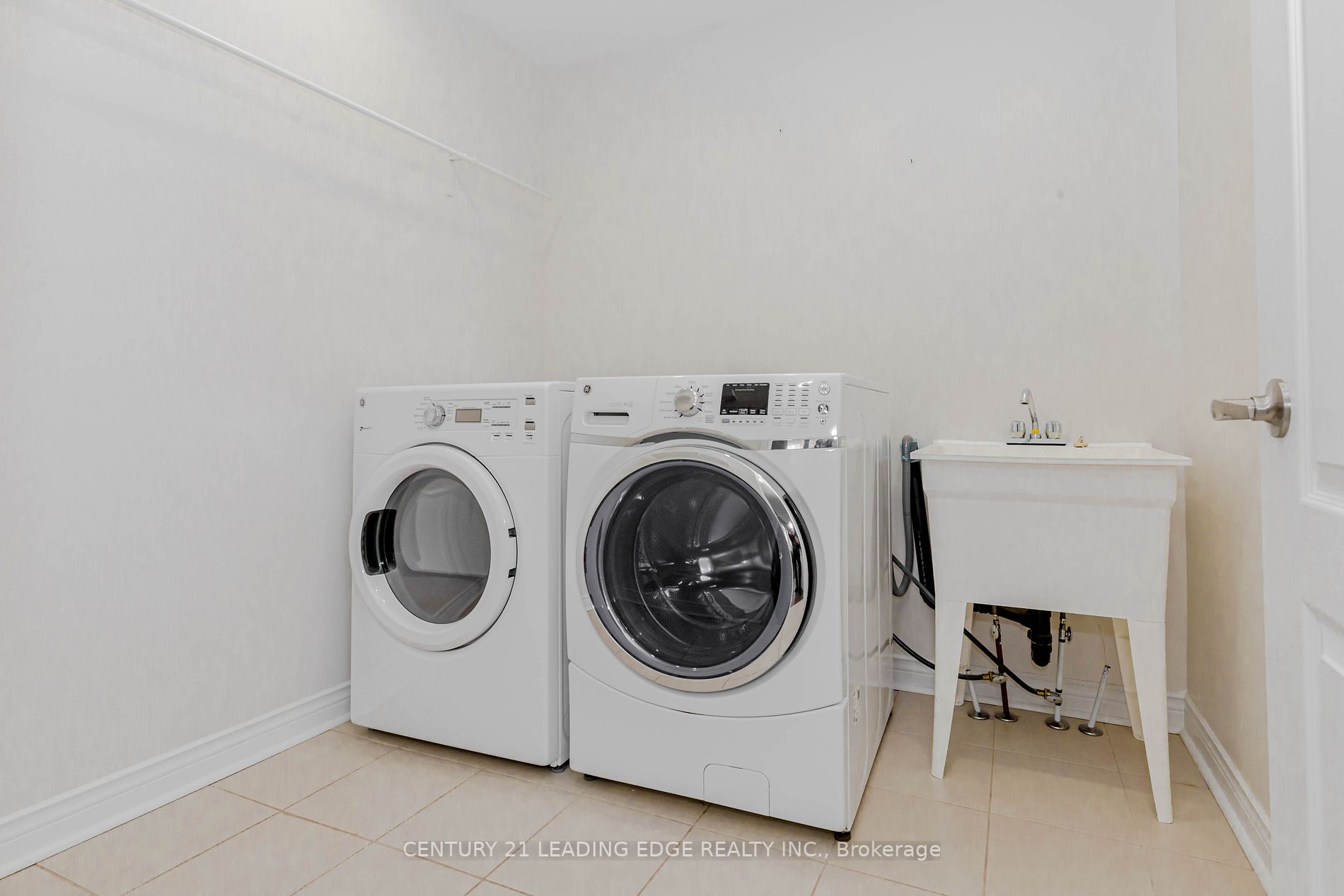 25 Keith-Wright Cres