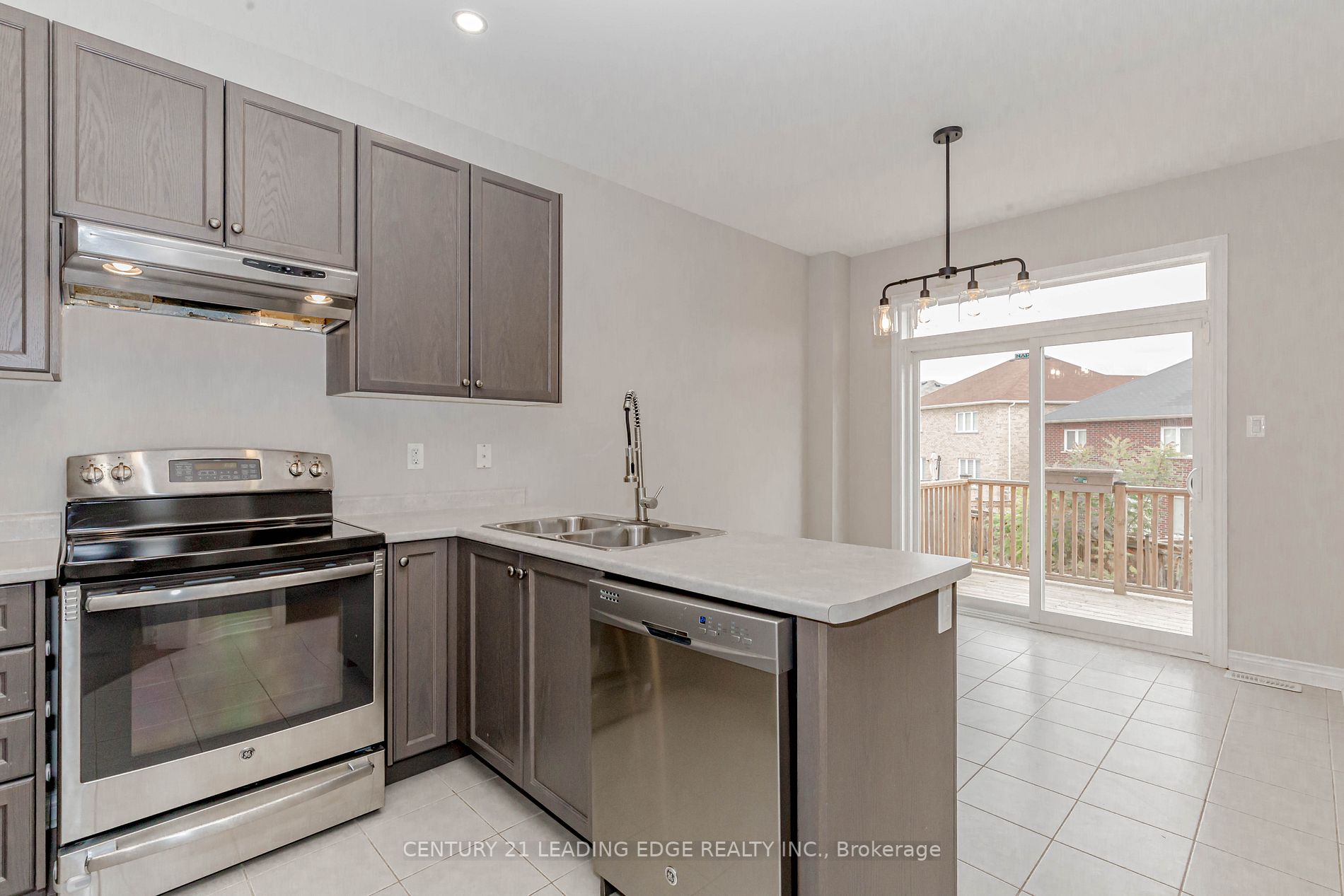 25 Keith-Wright Cres