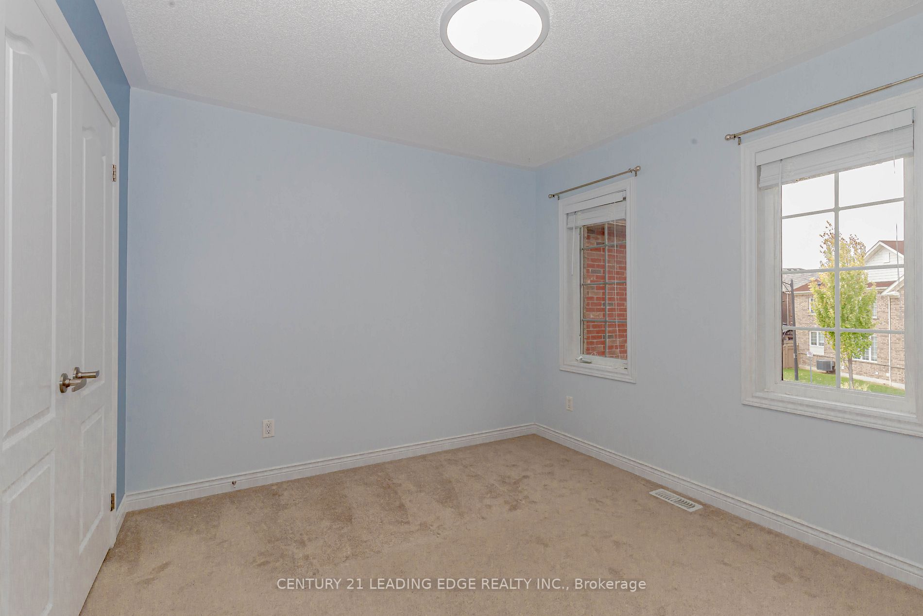 25 Keith-Wright Cres